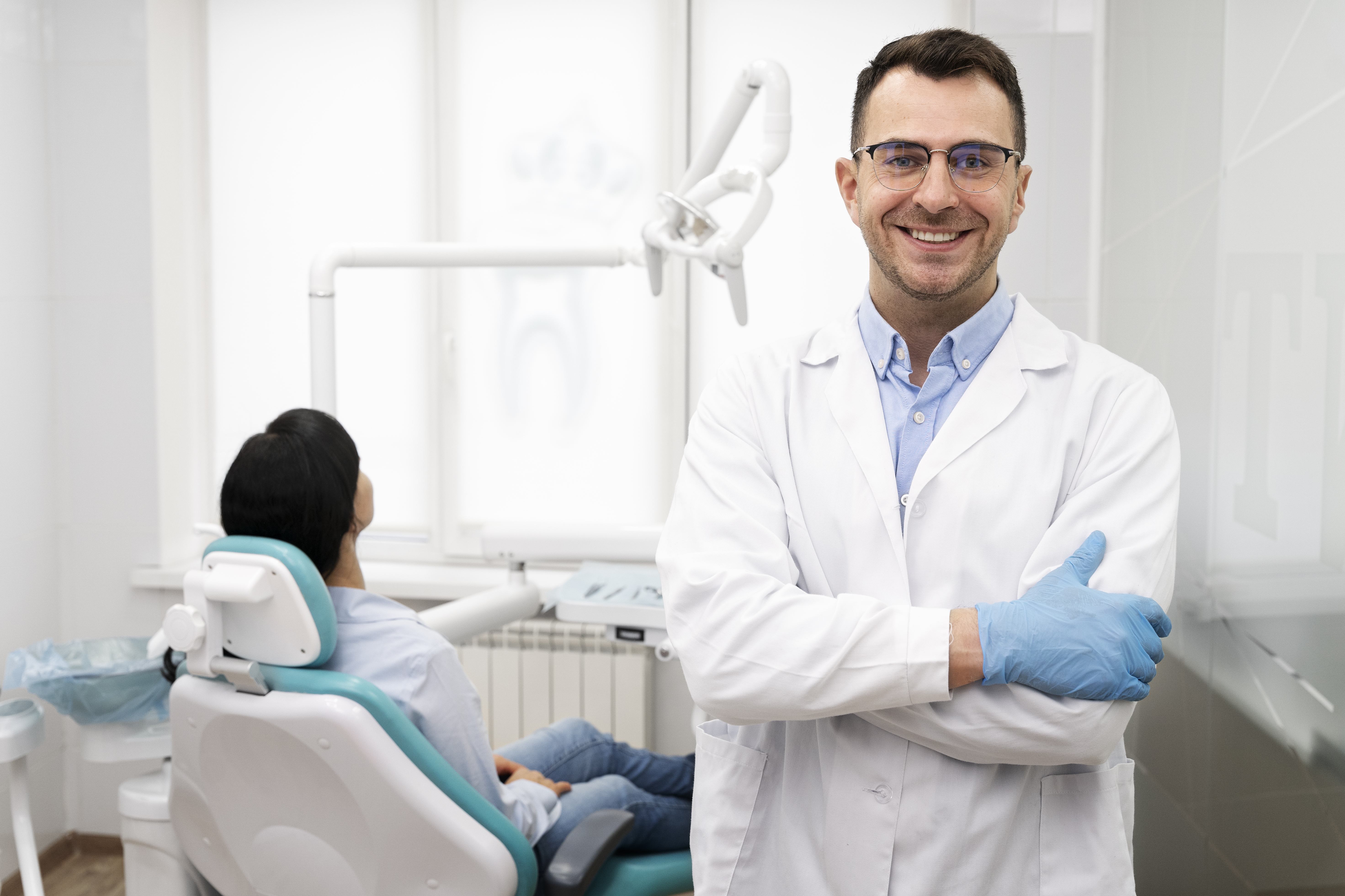 Dentista Haciendo Chequeo Al Paciente